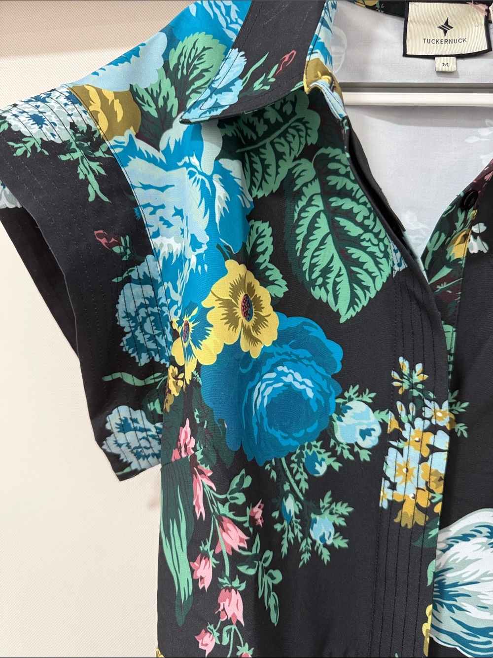 Tuckernuck - Black & Multicolor Floral Button Front Belted Short Sleeve Dress - Picture 8 of 9